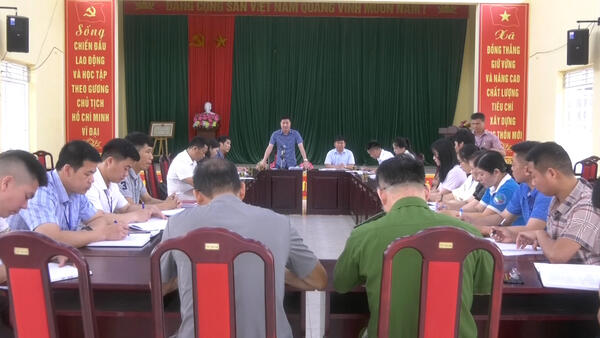 Đồng chí chủ tịch UBND huyện kiểm tra công tác xoá nhà tạm, nhà dột nát trên địa bàn xã Đồng Thắng
