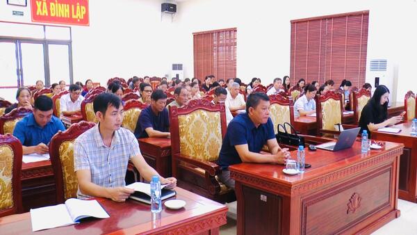 Gần 100 chi hội, hội viên nông dân xã Đình Lập được tập huấn tuyên truyền pháp luật thực hiện Quyết định số 81 của Thủ tướng Chính phủ