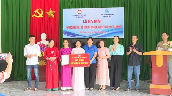 UỶ BAN MTTQ VIỆT NAM XÃ VÀ HỘI LIÊN HIỆP PHỤ NỮ XÃ RA MẮT MÔ HÌNH “MỖI THÔN MỘT GÓC CHUYỂN ĐỔI SỐ” VÀ MÔ HÌNH “GIA ĐÌNH SỐ”