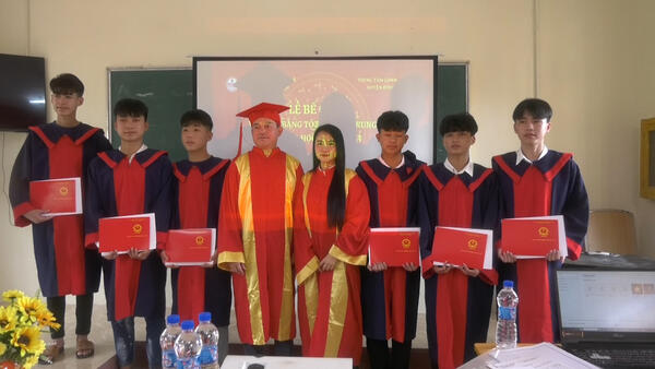 Lễ Bế Giảng và trao bằng tốt nghiệp lớp Trung cấp nghề công nghệ thông tin khoá 2022-2024