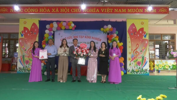 Trường Mầm non I Đình Lập tổ chức giao lưu, học tập trao đổi kinh nghiệm về công tác quản lý, giáo dục STEM, giáo dục cảm xúc