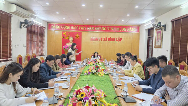 BAN CÔNG TÁC 35 ĐẢNG ỦY XÃ ĐÌNH LẬP  TỔ CHỨC HỘI NGHỊ GIAO BAN