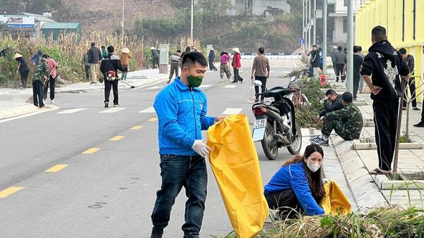 MẶT TRẬN TỔ QUỐC VÀ CÁC TỔ CHỨC CHÍNH TRỊ XÃ HỘI XÃ ĐÌNH LẬP TUYÊN TRUYỀN VẬN ĐỘNG CÁN BỘ HỘI VIÊN ĐOÀN VIÊN VÀ NHÂN DÂN THÔN 7 THAM GIA LAO ĐỘNG TỒNG VỆ SINH