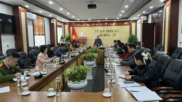 Đoàn giám sát Thường trực HĐND xã Đình Lập làm việc với UBND xã về kết quả phát triển kinh tế - xã hội năm 2025