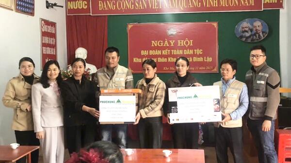 Công ty cổ phần Phục Hưng Holdings hưởng ứng phong trào  “Vận động ủng hộ đóng góp kinh phí để trang bị máy vi tính cho các thôn trên địa bàn xã Đình Lập”