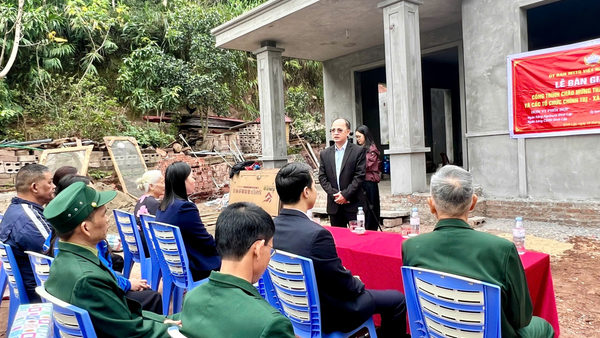 UỶ BAN MTTQ XÃ ĐÌNH LẬP BÀN GIAO NHÀ "ĐẠI ĐOÀN KẾT" CÔNG TRÌNH TRÌNH CHÀO MỪNG ĐẠI HỘI ĐẢNG CÁC CẤP; ĐẠI HỘI MTTQ VÀ CÁC TỔ CHỨC CT-XH NHIỆM KỲ 2025-2030