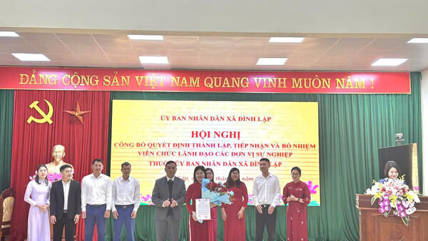 Xã Đình Lập tổ chức hội nghị công bố Quyết định thành lập và bổ nhiệm viên chức lãnh đạo các đơn vị sự nghiệp