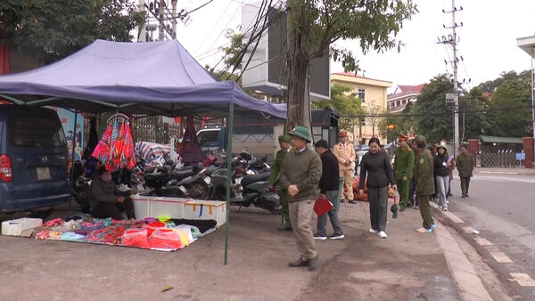 Đình Lập thực hiện tuyên truyền, ký cam kết đảm bảo trật tự hành lang an toàn giao thông trên địa bàn