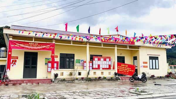 Các thôn trên địa bàn xã Đình Lập tập trung trang trí khánh tiết chuẩn bị cho cuộc bầu cử đại biểu Quốc hội khóa XVI và HĐND các cấp nhiệm kỳ 2026-2031