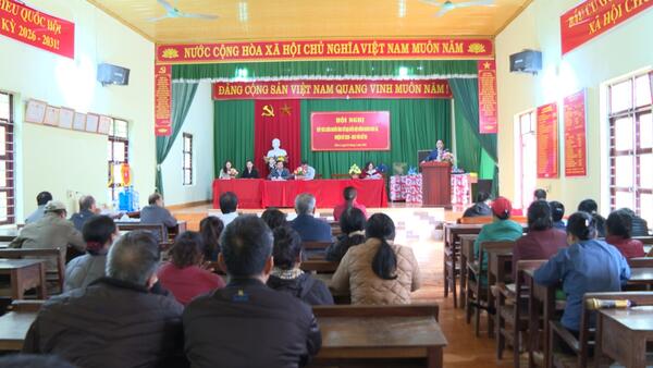 Ứng cử viên đại biểu HĐND xã thuộc đơn vị bầu cử số 2 tiếp xúc cử tri vận động bầu cử tại thôn 4