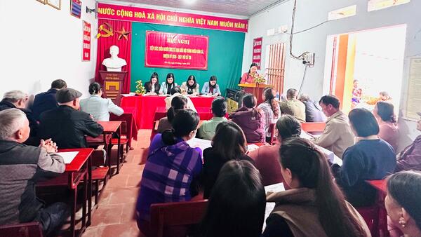 Các ứng cử viên đại biểu HĐND xã nhiệm kỳ 2026-2031 thuộc đơn vị bầu cử số 01 tiếp xúc với cử tri thôn Khe Mạ, xã Đình Lập