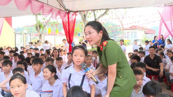 Chương trình tuyên truyền, phổ biến giáo dục pháp luật và an sinh xã hội tại trường Tiểu học I Đình Lập