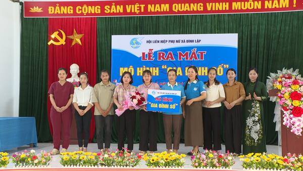 Hội Liên hiệp Phụ nữ xã ra mắt mô hình “Gia đình số”