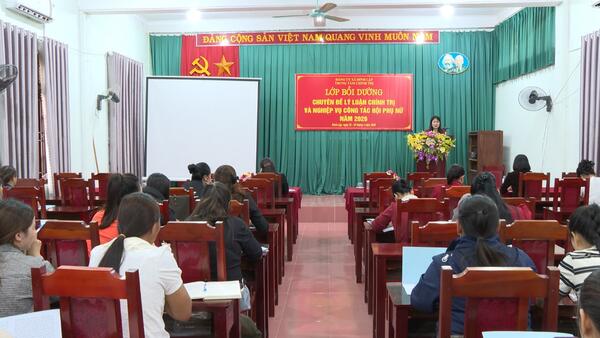 Khai giảng lớp bồi dưỡng chuyên đề lý luận chính trị và nghiệp vụ công tác phụ nữ