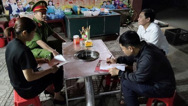 Xã Đình Lập họp xem xét, giải quyết công tác trật tự đô thị, đảm bảo hành lang ATGT, lấn chiếm vỉa hè, lòng lề đường khu vực trung tâm xã