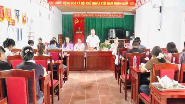Đoàn công tác của Đảng uỷ xã Đình Lập làm việc với các thôn, nắm bắt tình hình quý I năm 2026