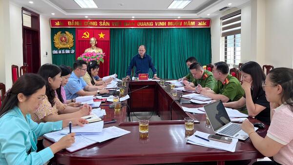 Đoàn công tác của Đảng uỷ xã làm việc với Công an xã