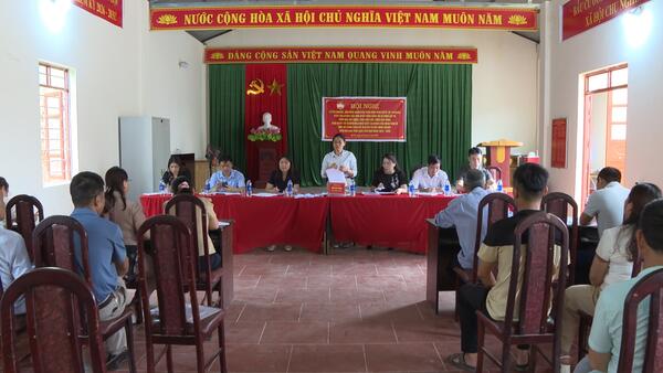 Đoàn công tác của Đảng uỷ xã làm việc với các thôn về tình hình thực hiện nhiệm vụ quý I