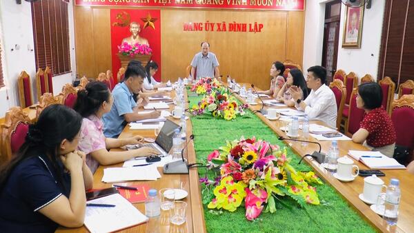 Đoàn công tác của Đảng uỷ xã làm việc với các đơn vị chuyên môn về tình hình thực hiện nhiệm vụ quý I năm 2026