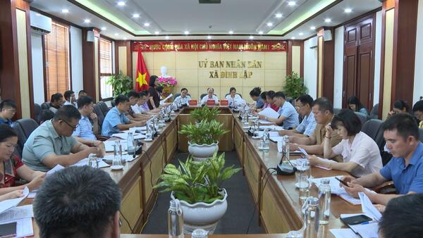 Xã Đình Lập họp xem xét, thống nhất phương án sáp nhập thôn trên địa bàn