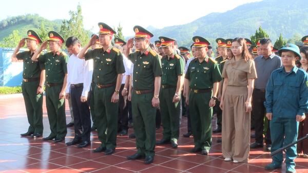 Xã Đình Lập phối hợp tổ chức lấy mẫu, bàn giao mẫu và số hóa thông tin hài cốt liệt sĩ chưa xác định được thông tin tại Nghĩa trang liệt sĩ Đình Lập