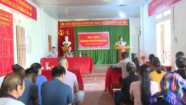 TỔ ĐẠI BIỂU HĐND XÃ TIẾP XÚC CỬ TRI TẠI THÔN CÒN SUNG