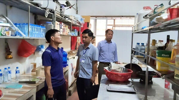Xã Đình Lập tổ chức kiểm tra an toàn thực phẩm phục vụ Kỳ thi tốt nghiệp THPT năm 2026