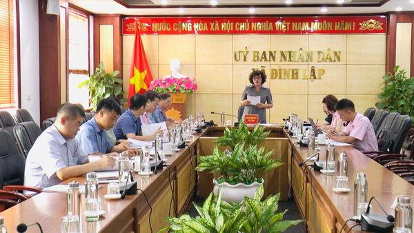 Đoàn kiểm tra số 4 Ban đại diện Hội đồng quản trị Ngân hàng Chính sách xã hội tỉnh làm việc tại các xã khu vực Đình Lập