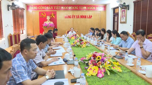 XÃ ĐÌNH LẬP DỰ HỘI NGHỊ QUÁN TRIỆT MỘT SỐ VĂN BẢN CHỈ ĐẠO CỦA TRUNG ƯƠNG VỀ CÔNG TÁC CÁN BỘ VÀ GẶP MẶT CÁN BỘ QUY HOẠCH