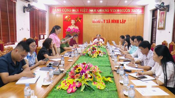 Giao ban Thường trực Đảng ủy với Ủy ban MTTQ Việt Nam và các tổ chức chính trị - xã hội xã Đình Lập