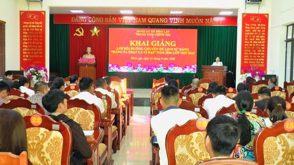 Khai giảng lớp bồi dưỡng chuyên đề lịch sử “Đảng ta thật vĩ đại” năm 2026