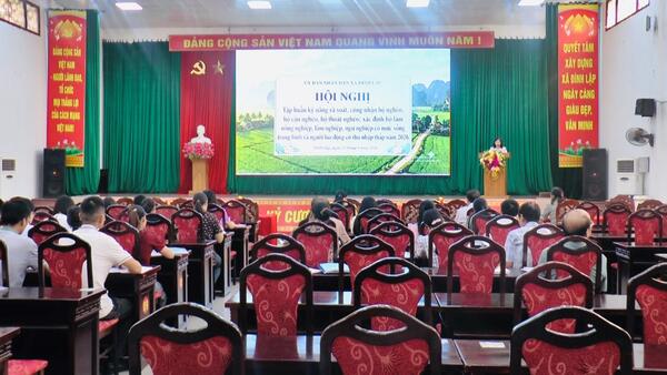 XÃ ĐÌNH LẬP TẬP HUẤN RÀ SOÁT HỘ NGHÈO, HỘ CẬN NGHÈO NĂM 2026