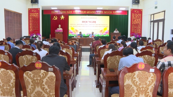 HỘI NGHỊ TIẾP XÚC, ĐỐI THOẠI TRỰC TIẾP GIỮA BÍ THƯ ĐẢNG UỶ, CHỦ TỊCH UBND XÃ VỚI NHÂN DÂN XÃ ĐÌNH LẬP