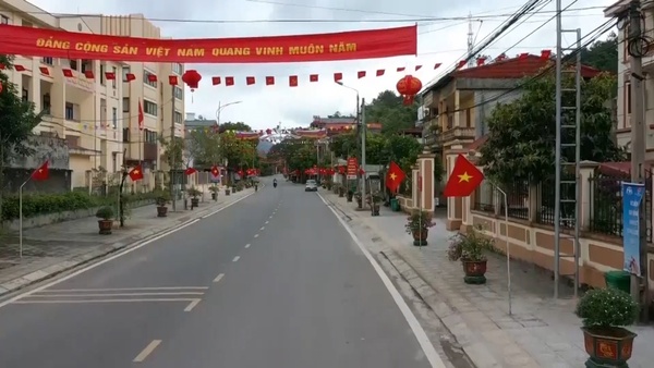 XÃ ĐÌNH LẬP TRIỂN KHAI THỰC HIỆN MÔ HÌNH “XÂY DỰNG TUYẾN PHỐ VĂN MINH THÔN HOÀ BÌNH” VÀ “CHỈNH TRANG KHÔNG GIAN PHỐ ĐI BỘ”