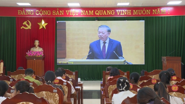 XÃ ĐÌNH LẬP DỰ HỘI NGHỊ TOÀN QUỐC NGHIÊN CỨU, HỌC TẬP, QUÁN TRIỆT VÀ TRIỂN KHAI THỰC HIỆN NGHỊ QUYẾT HỘI NGHỊ LẦN THỨ TƯ BAN CHẤP HÀNH TRUNG ƯƠNG ĐẢNG KHÓA XIV